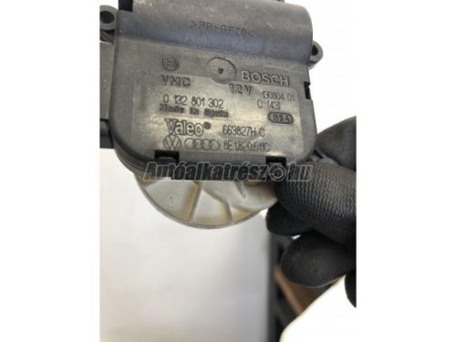 AUDI A4 - 2004 - 0132801302 - fűtésállító motor