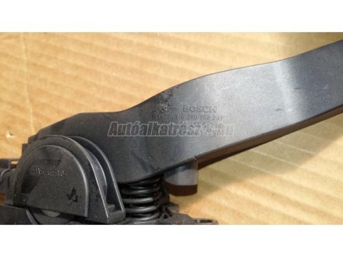 gázpedál állás jeladó