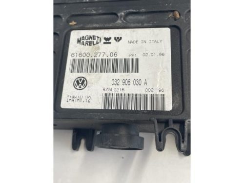 VOLKSWAGEN POLO III - 1995 - 032906030A - motorvezérlő elektronika