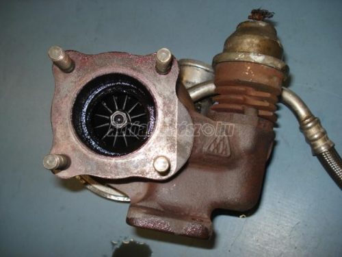 AUDI 100 - 046145703 - töltő, feltöltés