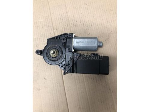 VOLKSWAGEN PASSAT V - 2000 - 105414301, 0130821695 - ablakemelő motor