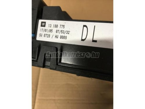 OPEL ASTRA H - 2005 - 13180775DL - biztosíték doboz