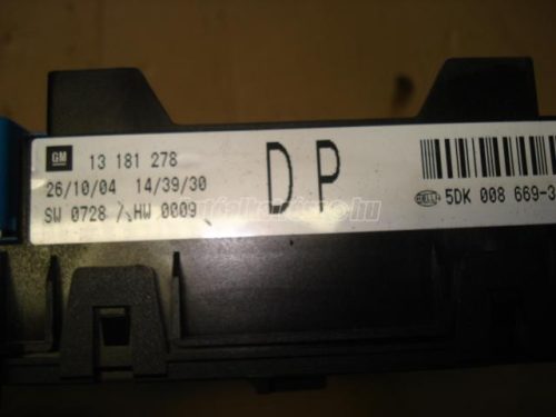 OPEL ASTRA H - 2006/02 - 13181278 - biztosíték panel