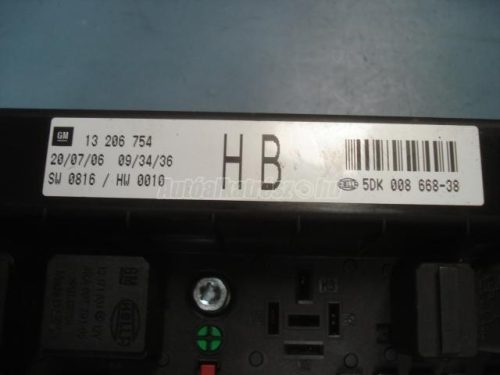 OPEL ASTRA H - 2007 - 13206754HB - biztosíték panel