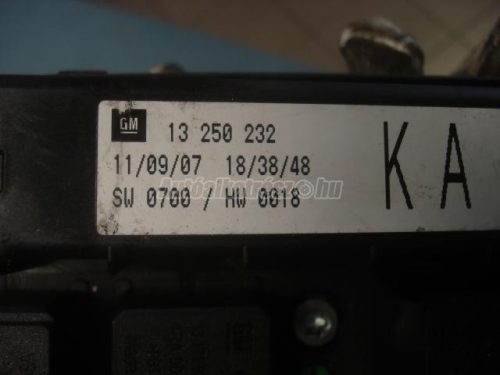OPEL ZAFIRA B - 2007 - 13250232 - biztosítéktábla