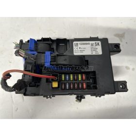 OPEL CORSA D - 2008 - 13308949 - biztosíték doboz