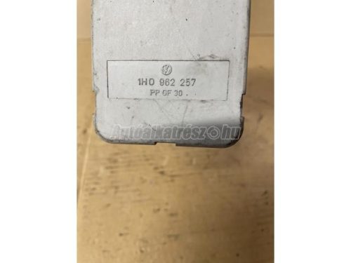 VOLKSWAGEN GOLF III - 1993 - 1H0962257 - központi zár vezérlő