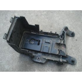 VOLKSWAGEN GOLF V - 1K0915333C - akksitartó