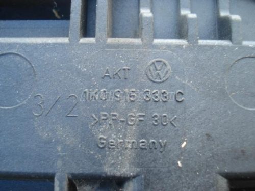 VOLKSWAGEN GOLF V - 1K0915333C - akksitartó