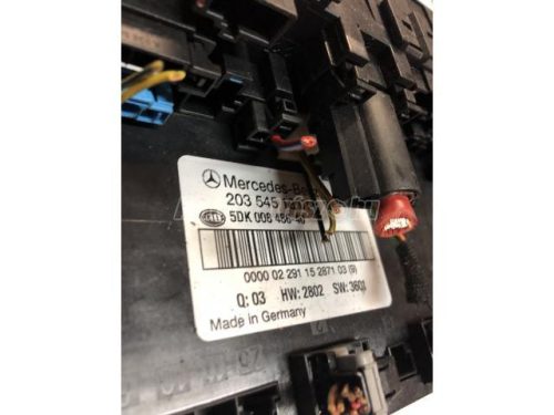 MERCEDES-BENZ C-OSZTÁLY - 2006 - 2035451801  - biztosítéktábla