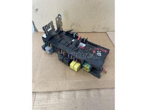 MERCEDES-BENZ C-OSZTÁLY - 2004 - 2035452401 - biztosíték panel