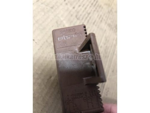 PEUGEOT 206 - 2003 - 240109 - üzemanyag szivattyú relé