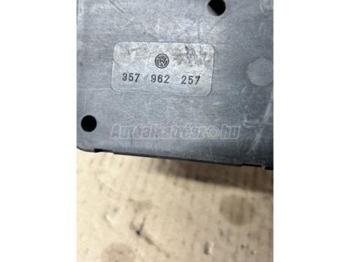 VOLKSWAGEN PASSAT IV - 1993 -  357962257 - központi zár motor