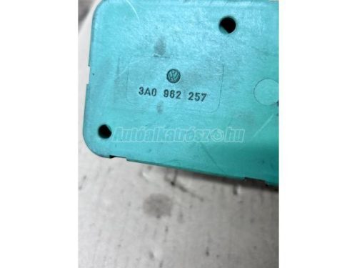 VOLKSWAGEN PASSAT IV - 1992 - 3A0962257 - központi zár motor