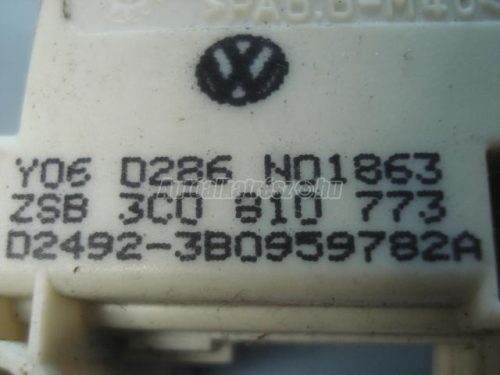 VOLKSWAGEN PASSAT VI - 2007 - 3C0810773 - központi zár motor