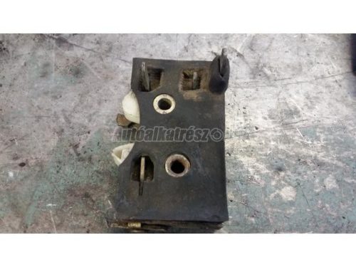 AUDI 100 - 443839015 - ajtó zár