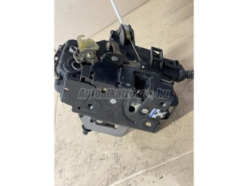 AUDI A4 - 2003 - 4B1837015G - ajtózár szerkezet