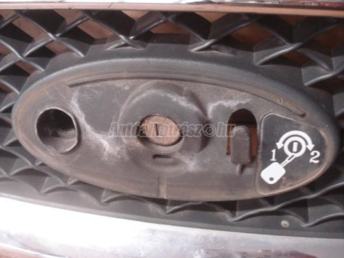 FORD FOCUS - 2005 - 4M51-8138-AE - hűtő díszrács