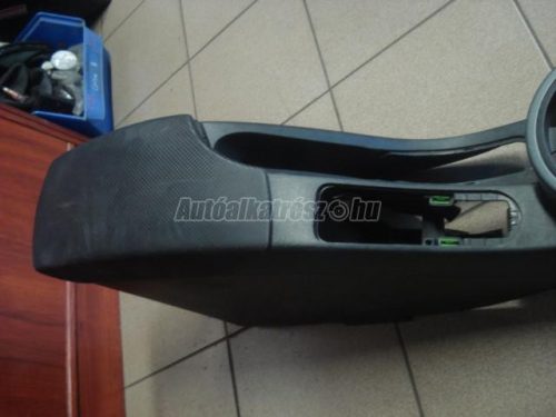 SEAT ALTEA - 2006 - 5P0864251B - könyöklő