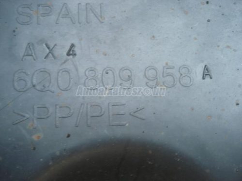 VOLKSWAGEN POLO - 2003 - 6Q0809958A - burkolat, kerékjárat