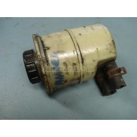 kormányszervó olajtartálya