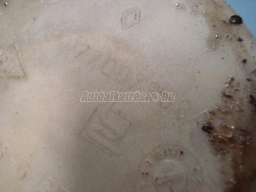 kormányszervó olajtartálya