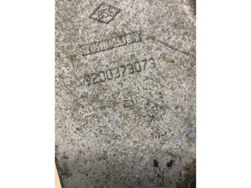 jobb féltengely tartó