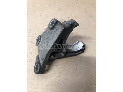 jobb féltengely tartó