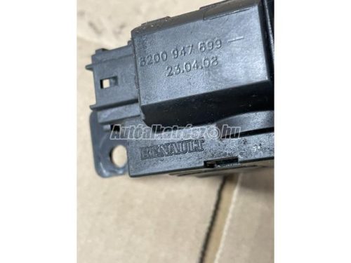 RENAULT CLIO - 2011 - 8200947699  - csomagtér zár