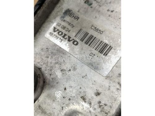 VOLVO V70 - 2003 - 8677973 - olajhűtő