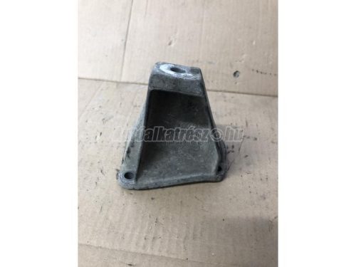 AUDI A4 - 1999 - 8D0399113L - váltó tartóbak