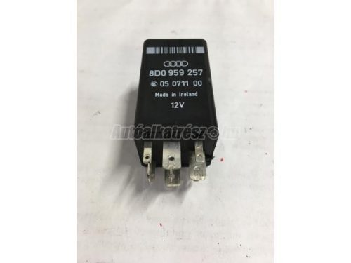 AUDI A4 - 1998 - 8D0959257 - relé