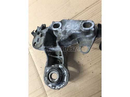AUDI A4 - 2004 - 8E0199352 - motortartó bak