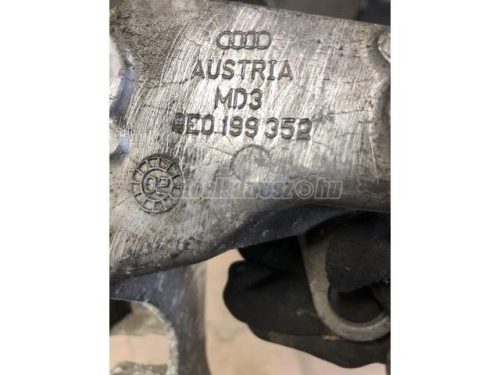 AUDI A4 - 2004 - 8E0199352 - motortartó bak