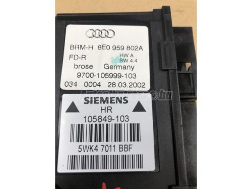 AUDI A4 - 2003 - 8E0959802A - ablakemelő motor