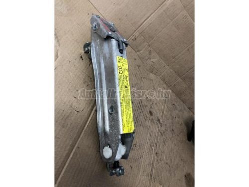 VOLKSWAGEN GOLF IV | AUDI A3 - 8L0011031A  - emelő