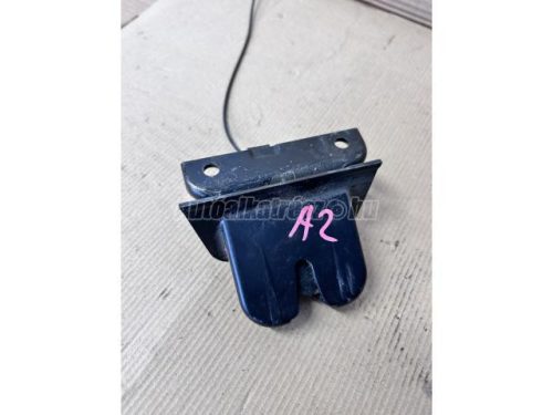 AUDI A2 - 2002 - 8Z0827520  - csomagtér zár