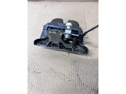 AUDI A2 - 2002 - 8Z0827520  - csomagtér zár