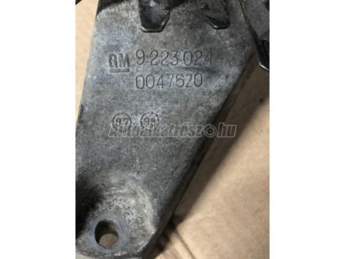 OPEL VECTRA B - 1999 - 9223024  - generátor tartóbak