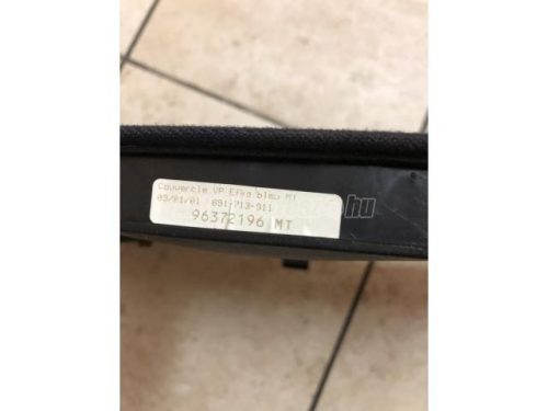 kesztyűtartó ajtó