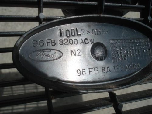 FORD FIESTA - 96FB-8200-AC - hűtő díszrács