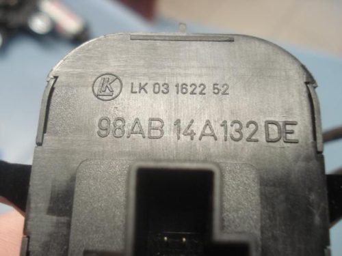 FORD FOCUS - 2000 - 98AB14A132DE - ablakemelő központi kapcsoló
