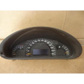   MERCEDES-BENZ C-OSZTÁLY - 2003 - A2035407611 - kilométer óra