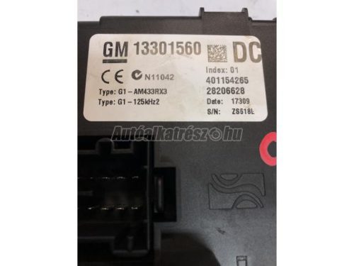 OPEL CORSA D - 2008 - GM 13301560 - biztosítéktábla