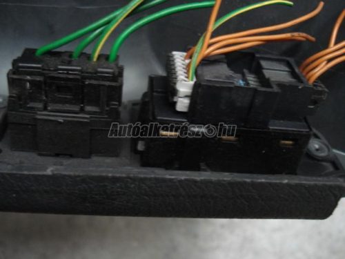 ablakemelő kapcsoló