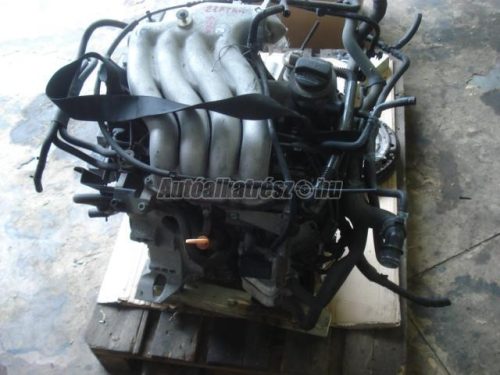 VOLKSWAGEN BORA - motor egyben