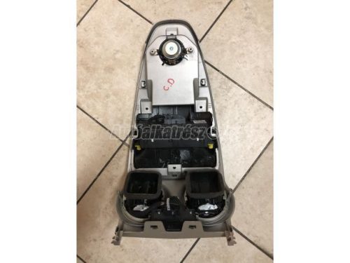 középkonzol kijelzővel szellőzőráccsal