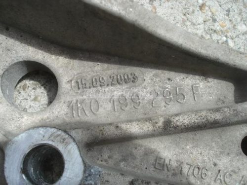 VOLKSWAGEN CADDY - 2005 - lengőkar tartó konzol