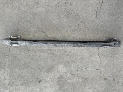 lökhárító merevítő