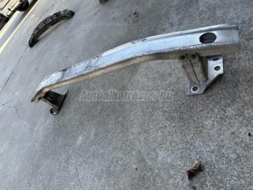 lökhárító merevítő